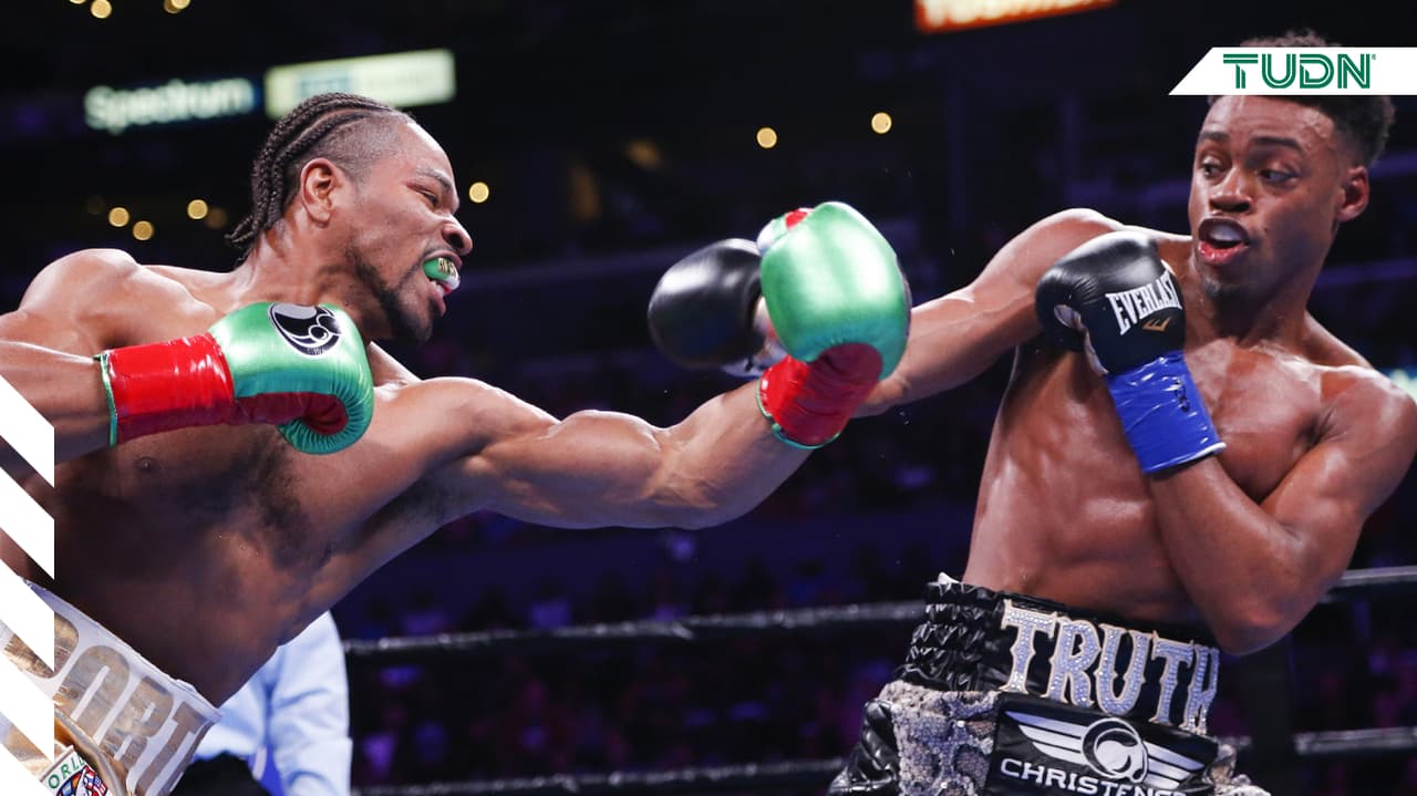 Errol Spence Jr. (derecha) se quedó con el título de Shawn Porter.