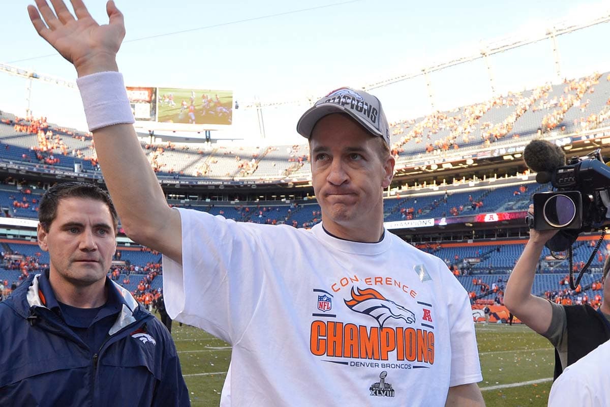 #32 Peyton Manning Total: $27 M Salario/Ganancias: $15 M Firmas: $12 M