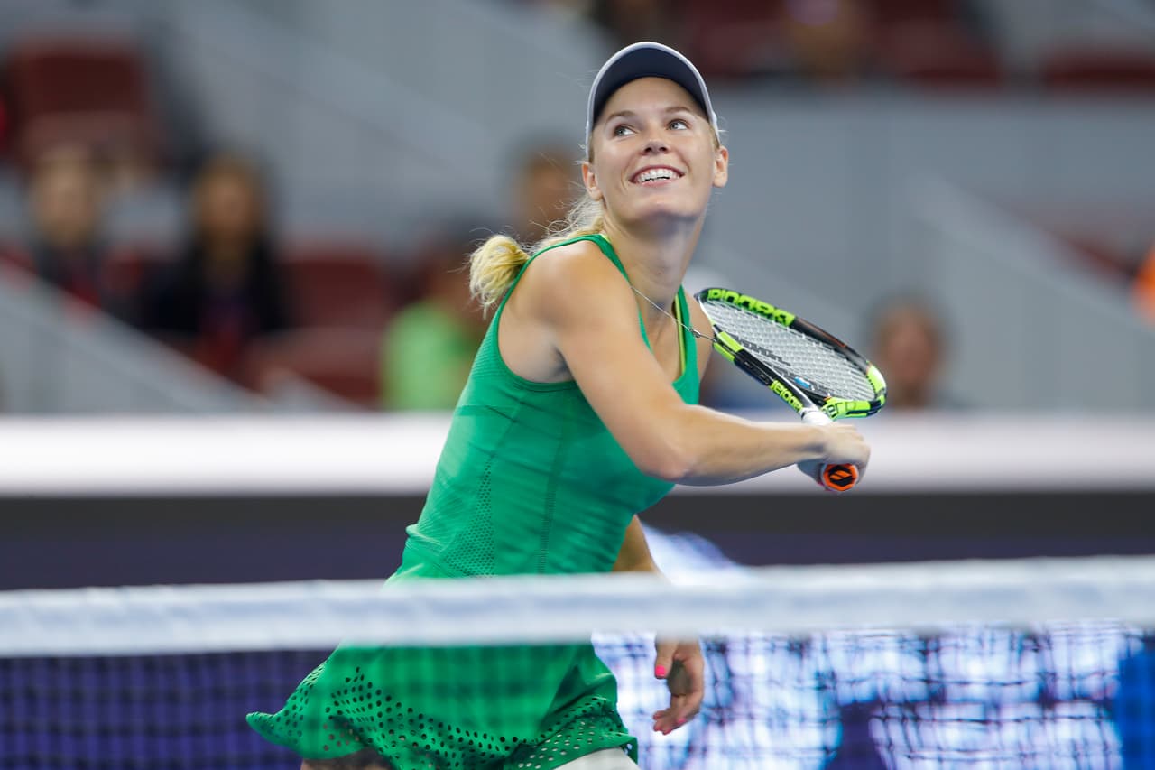 Caroline Wozniacki, exnúmero uno del mundo y ahora 19 en el ranking, es una figura reconocida en el tenis mundial no solo por su capacidad sino por su rostro angelical y su cuerpo atlético. La danesa tiene una gran combinación entre su buen juego y su sobresaliente belleza que la hacen un referente en WTA.