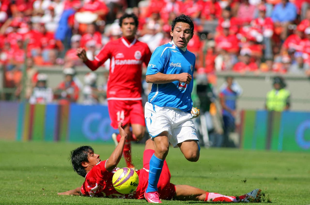En la ida en el Estadio Azul, los celestes cayeron 2-0 ante los escarlatas y César Villaluz no dejaba de insistir buscando goles en el Nemesio Diez.