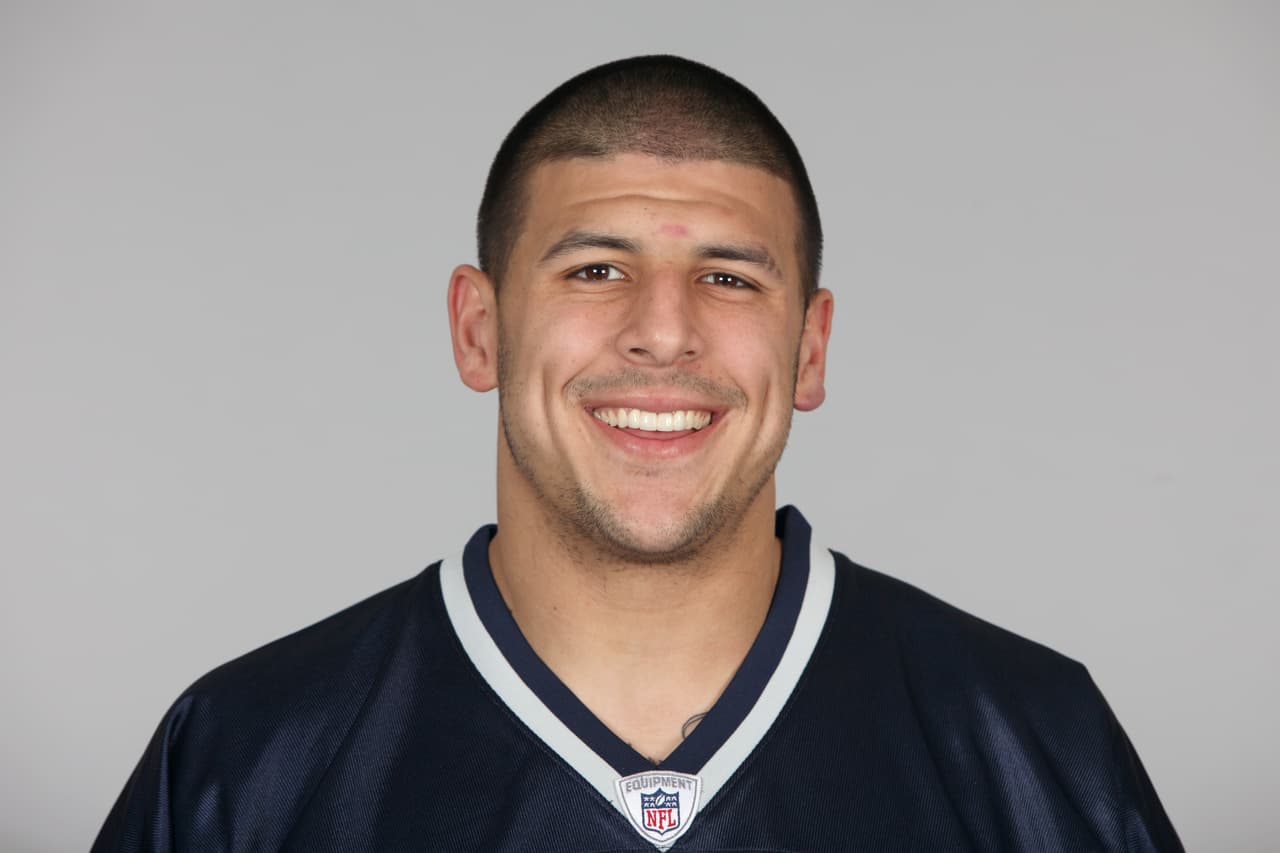 Al año siguiente Hernandez fue elegido por los Patriots en el draft en medio de una polémica por consumo de marihuana y positivo en varios test de droga, aunque el equipo manifestó que solo había sido uno.