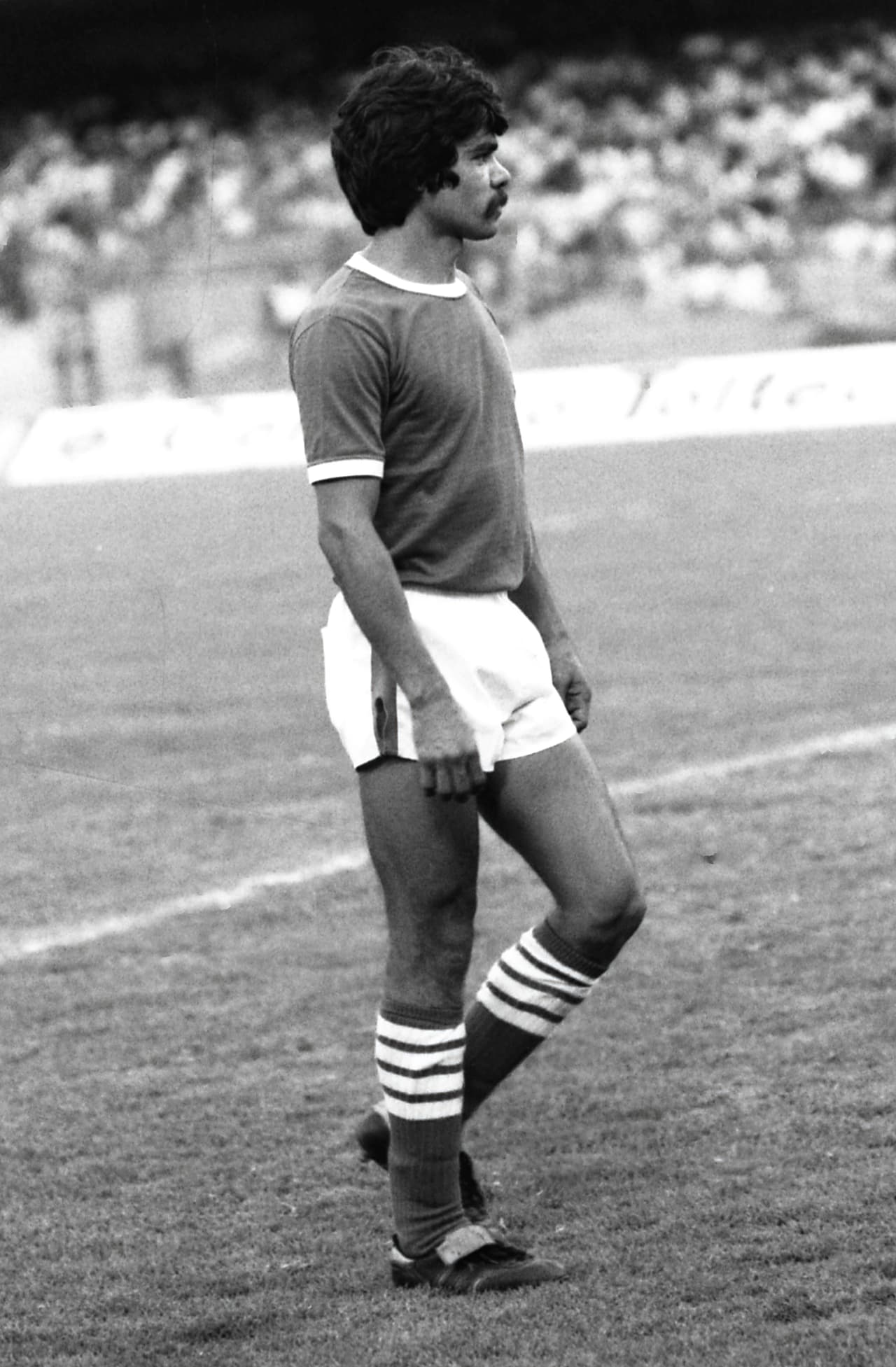 Ignacio Flores es de las figuras históricas del Cruz Azul, siendo un elemento inamovible por el sector derecho celeste, debutó en 1972 y se retiró en 1990.