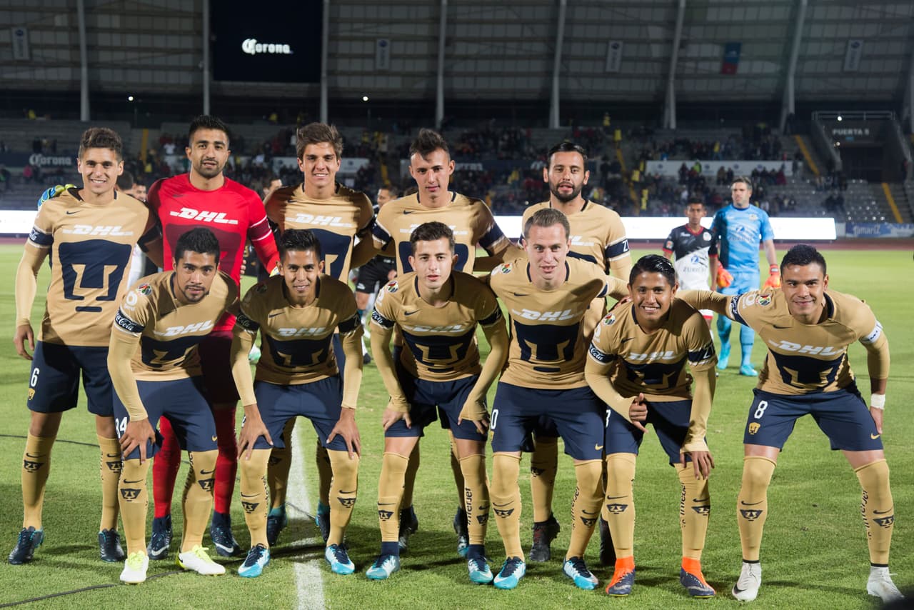 Por su parte, Egea paró a Pumas con: Magaña; Mendoza, González, Robles, Mozo; Escamilla, Abraham; Barrera, Calderón, Figueroa; Daniel Ramírez.