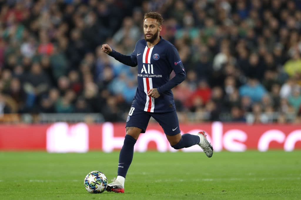 Neymar. El brasileño polariza, algunos lo idolatran mientras otros lo detestan debido a su comportamiento dentro y fuera del campo.