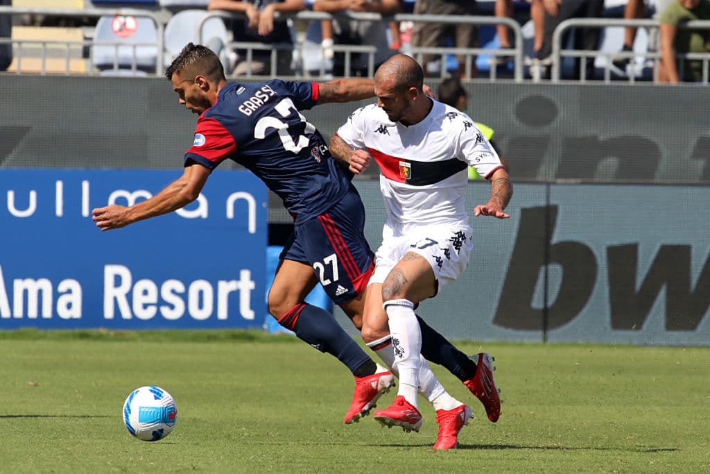 Genoa logra remontar y se lleva la victoria ante Cagliari 3-2 durante la Jornada 3 de la Serie A. Joao Pedro Dos Santos abrió el marcador al minuto 16' y Luca Capitelli sumaba el segundo tanto a favor de los 'rossoblu', sin embargo Mattia Destro (59') y Mohamed Salim Fares con doblete (69', 78') le dieron la victoria a los de Cerdeña; Johan Vasquez estuvo en la banca.