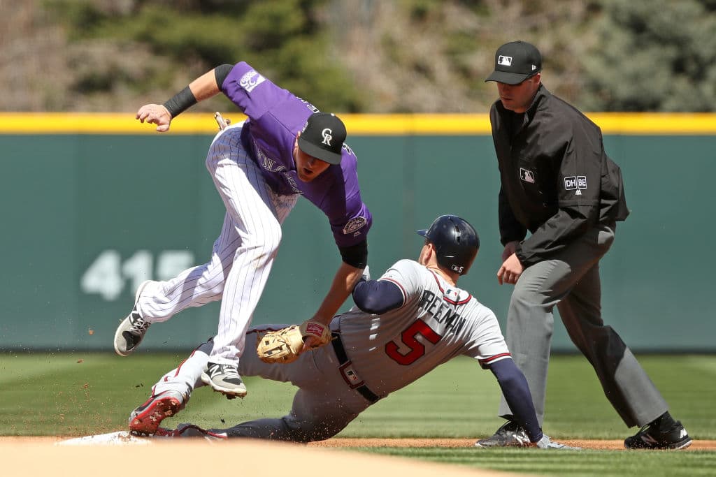 <b>Segunda Base: DJ LeMahieu (Colorado Rockies)</b>. A pesar de estar tres veces en la lista de lesionados gana su tercer premio. También se llevó el Guante de Oro en la intermedia en la Liga Nacional.