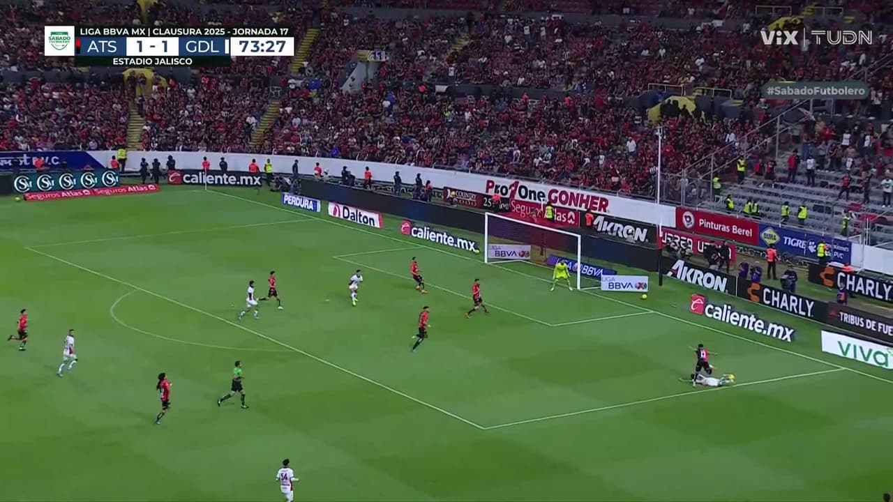 ¿Era penal para Chivas? Aquí la polémica falta sobre Camberos vs. Atlas