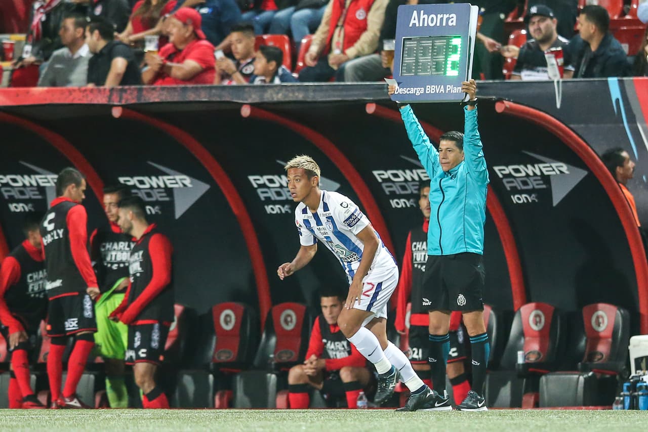 Para el segundo tiempo entró un Keisuke Honda que de lejos demuestra que marca la diferencia.