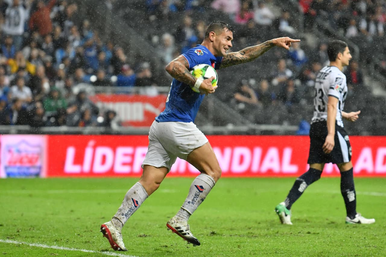 Al minuto 76', Milton Cargalio (centro) dejó sin reacción al arquero Marcelo Barovero para marcar el primer gol de la Máquina, 2-1 seguía adelante Rayados.