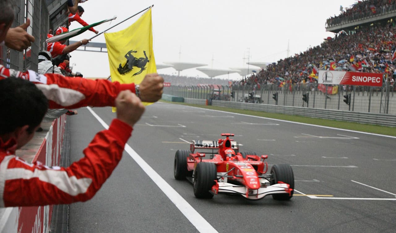 Schumacher recorrió las 56 vueltas pactadas en China con un tiempo de 1'37:32.747 para cruzar de primero en Shanghai.
<br>