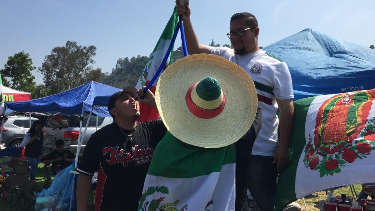 Los fanáticos mexicanos en gran número se preparan para el primer juego del Tri en la Copa Oro 2019 contra Cuba en el Rose Bowl.