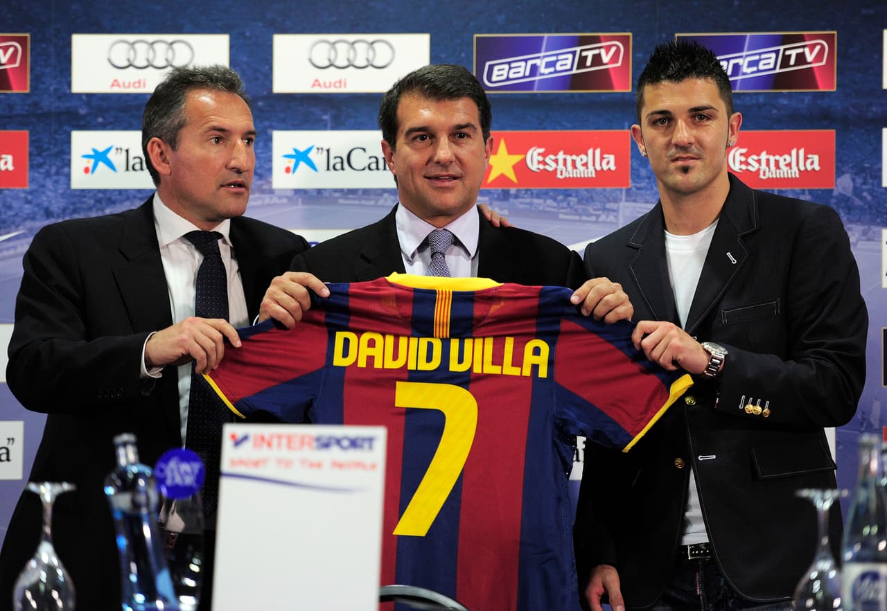 Pero por un Mascherano, hay varios casos como los de David Villa: fichó por el Barcelona por 40 millones y acabó vendido al Atlético de Madrid en 2013 por dos millones. Pérdida de 38 millones.