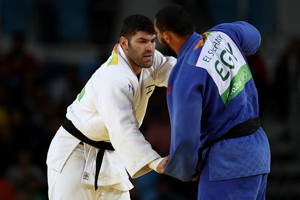 Judoka egipcio niega la mano a un rival israelí