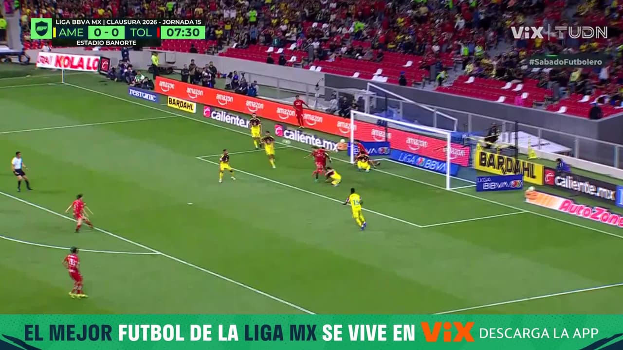 ¡Tremenda salida de Cota y después el poste le dice que NO al gol de Toluca!