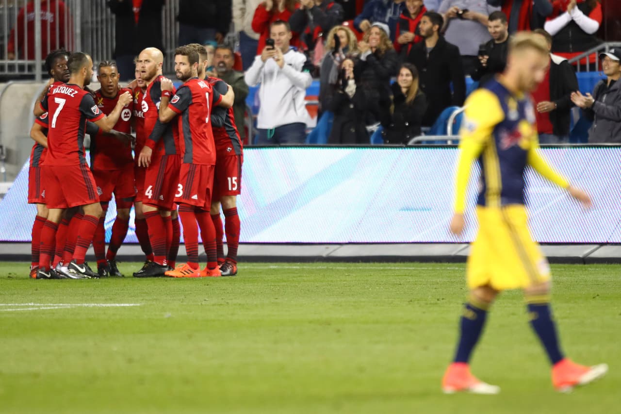 Toronto FC asegura superliderato de MLS al vencer 4-2 a Red Bulls 
