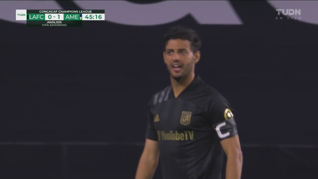 ¡Qué regalo para Carlos Vela! La defensa del América le entrega el 1-1