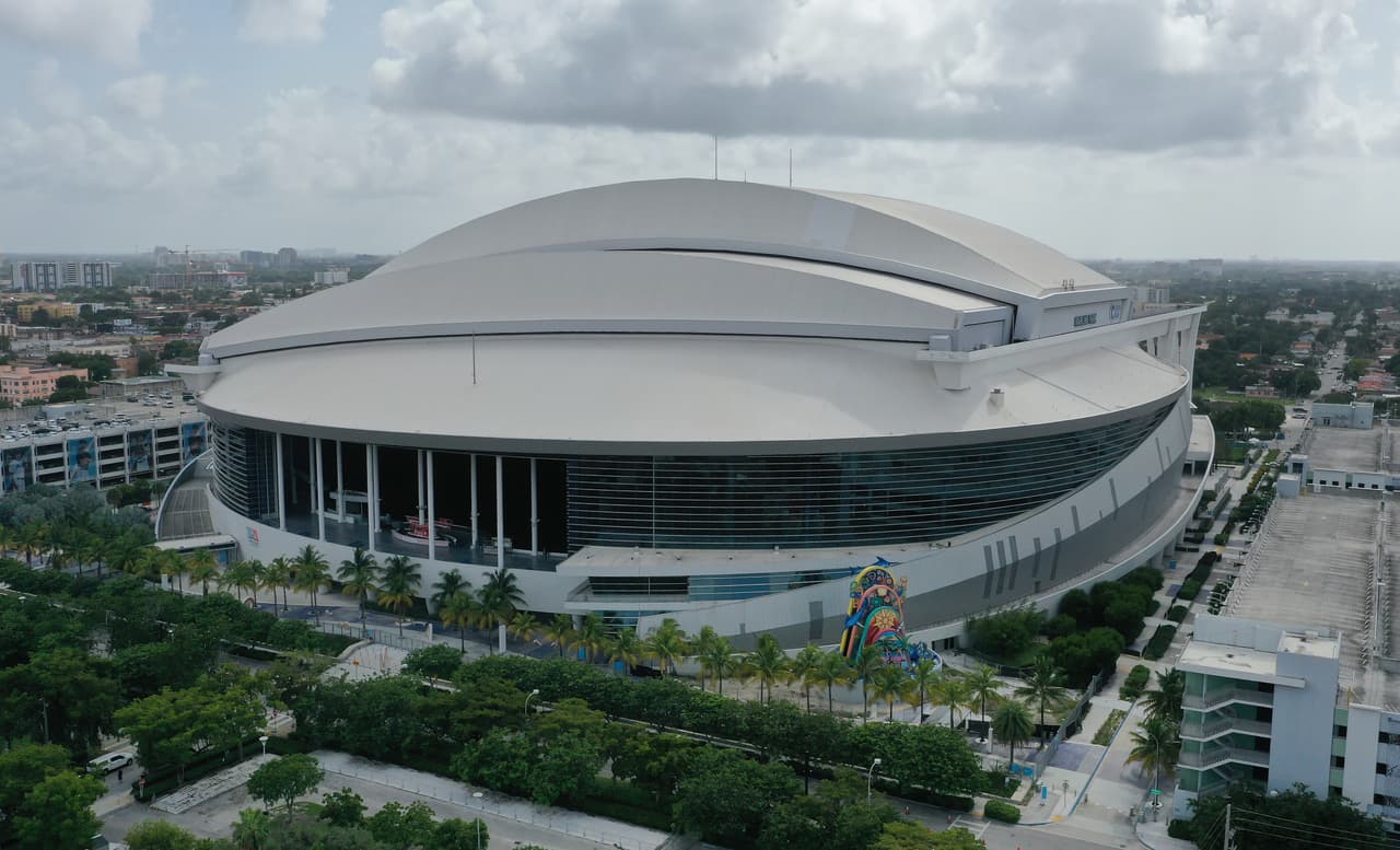 Grandes Ligas suspende juegos de los Marlins por contagios