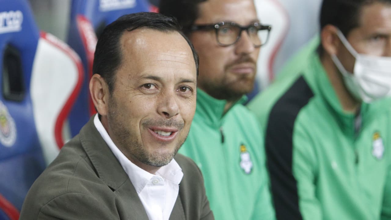 Santos Laguna ratifica a Fentanes como su director técnico