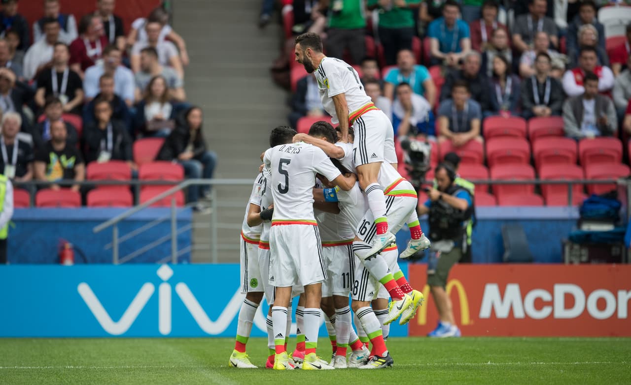 Néstor Araujo remató de cabeza y marcó un gran gol para igualar el partido.