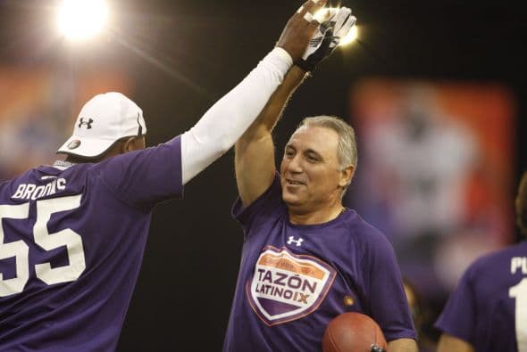 La Conferencia Nacional se impuso a la Conferencia Americana en el Tazón Latino IX y Hristo Stoichkov, para sorpresa de todos, fue reconocido como el MVP del juego, disfruta aquí de las mejores imágenes (Foto: Mario Castillo).