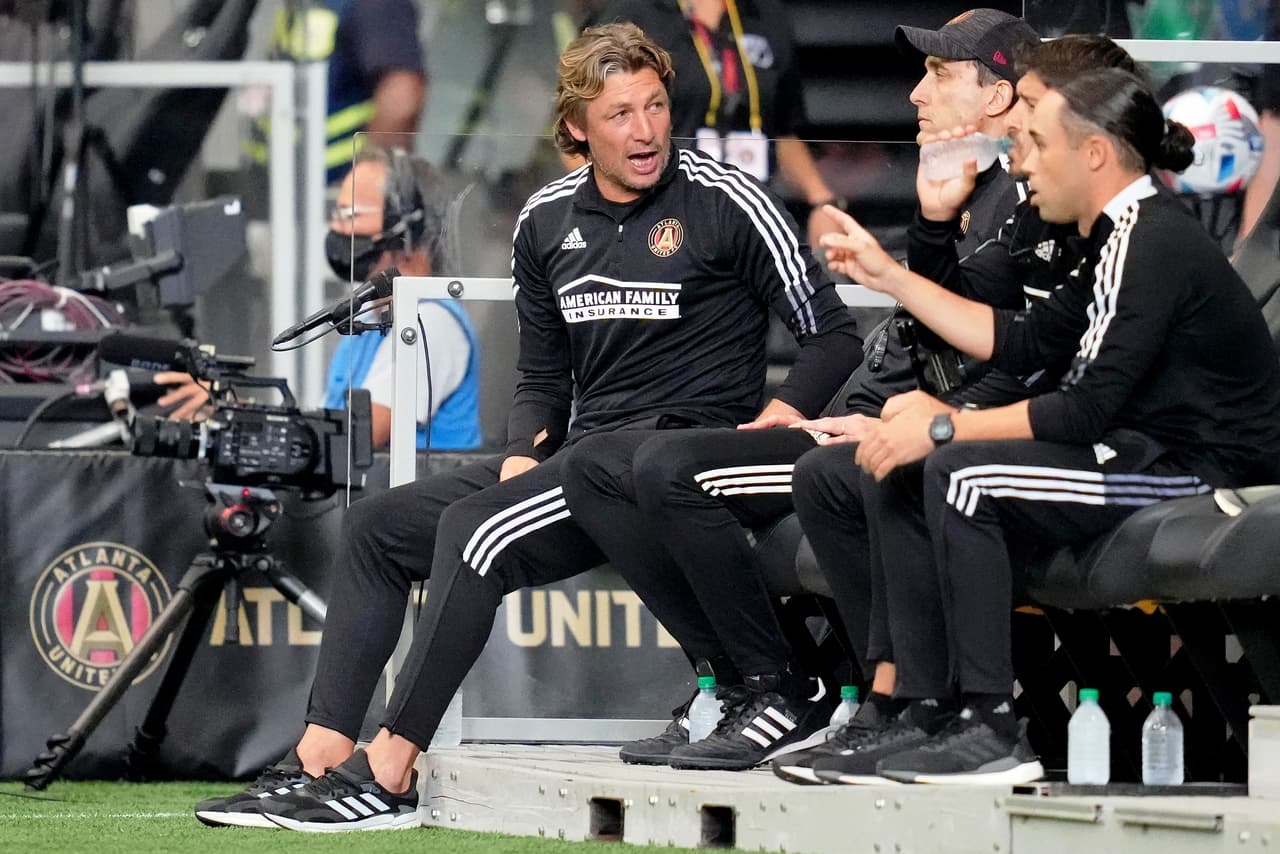 El argentino acumuló el sábado 8 partidos consecutivos sin conocer la victoria y la directiva decidió terminar con su ciclo en MLS.
<br>