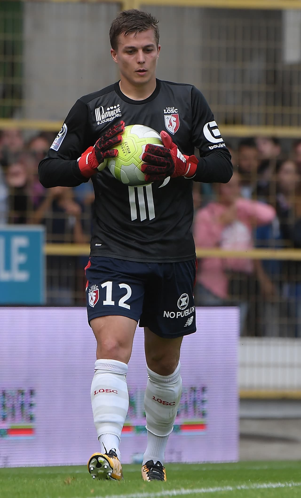 De Preville no se vio mal, e incluso tapó un mano-a-mano aguantando hasta el final sin vencerse.