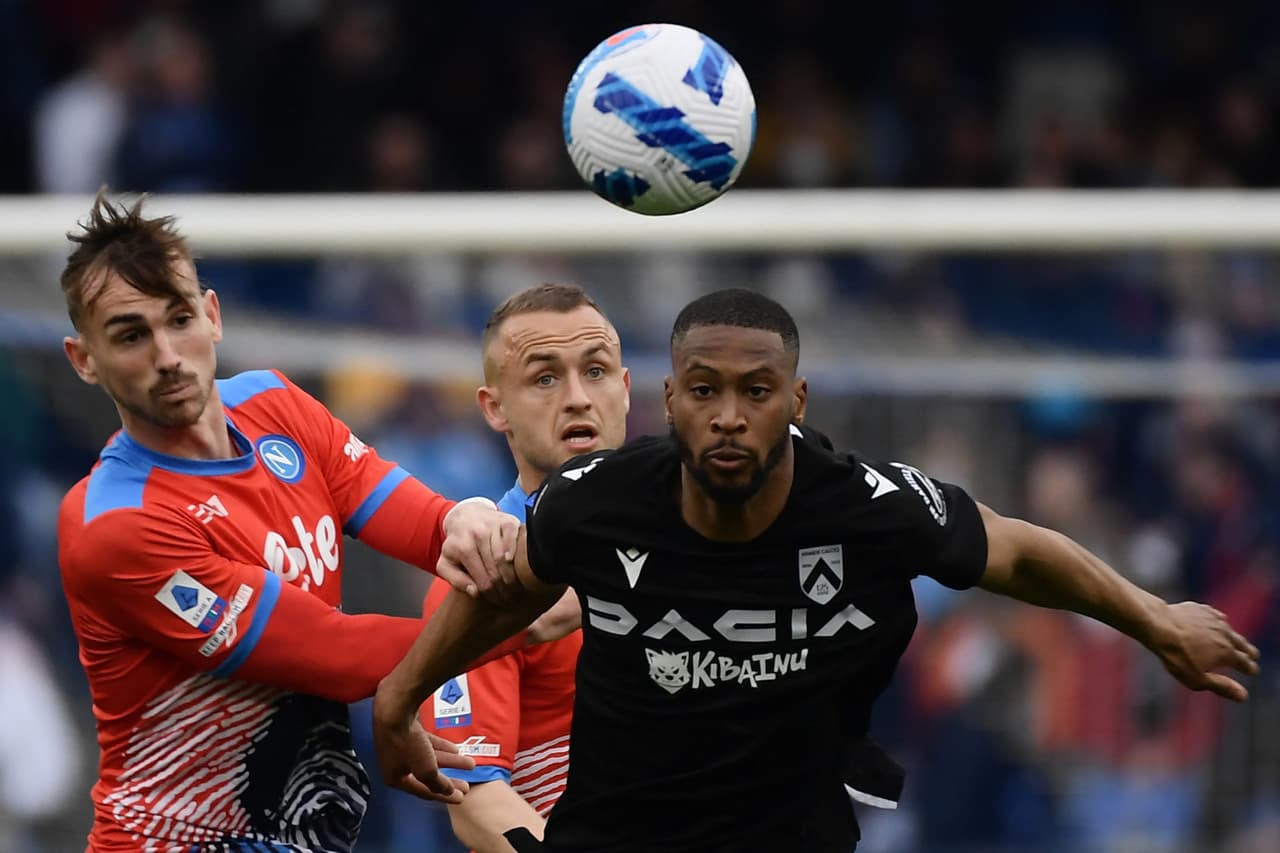 Napoli le remontó 2-1 al Udinese con un doblete de Victor Osimhen en la Jornada 30.
