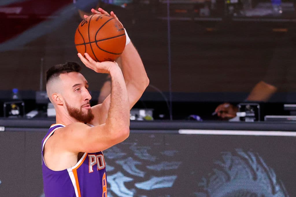 Los Phoenix Suns se llevan el triunfo gracias a Kaminsky