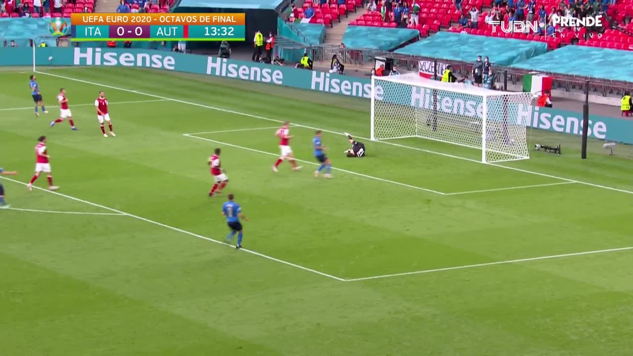 ¡TIRO ATAJADO! disparo por Lorenzo Insigne.