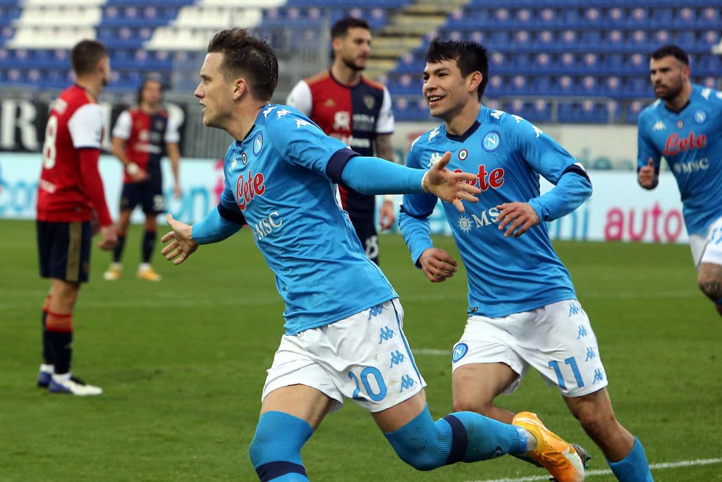 Napoli golea al Cagliari 4-1 en la Jornada 15 de la Serie A. El mexicano Hirving Lozano se hizo presente durante el encuentro y, además, sumó un tanto para su equipo junto con Lorenzo Insigne y un doblete de Piotr Zielinski. El gol solitario para los de Cerdeña fue por parte de Joao Geraldino.