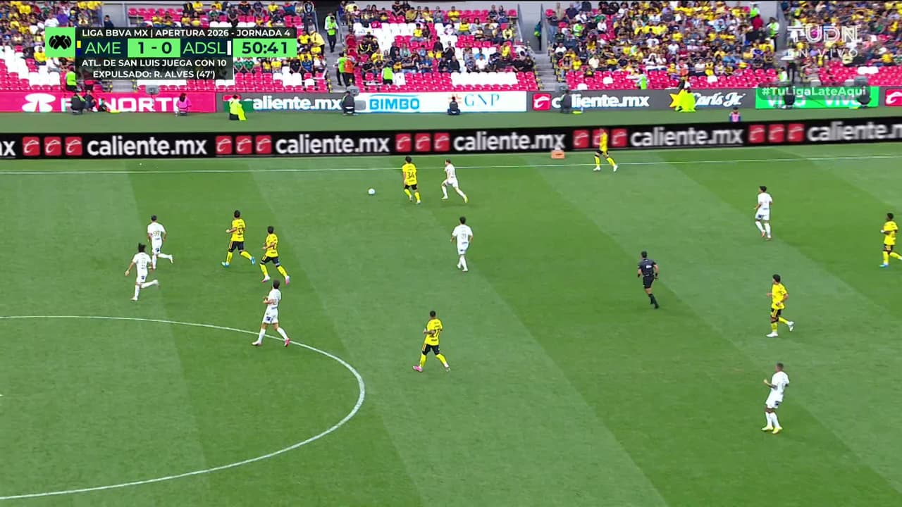 ¡GOL!  anota para América. Óscar Perea