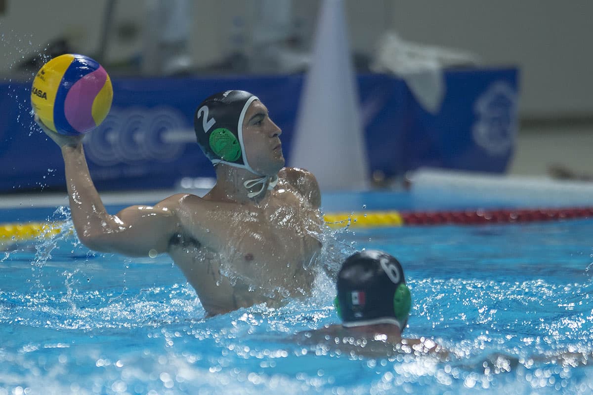 Con empate 10-10 terminó el vibrante juego de polo acuático entre México y Colombia.