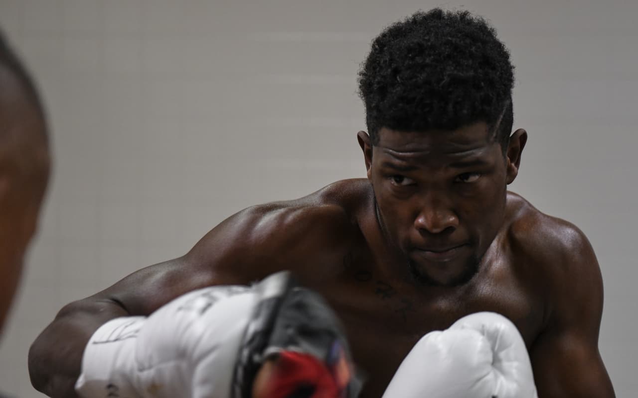 Erickson Lubin (18-1, 13 KOs) y Silverio Ortiz (37-20, 16 KOs) se midieron a 10 rounds. El estadounidense se llevó la contienda en el cuarto episodio en la división superwélter.