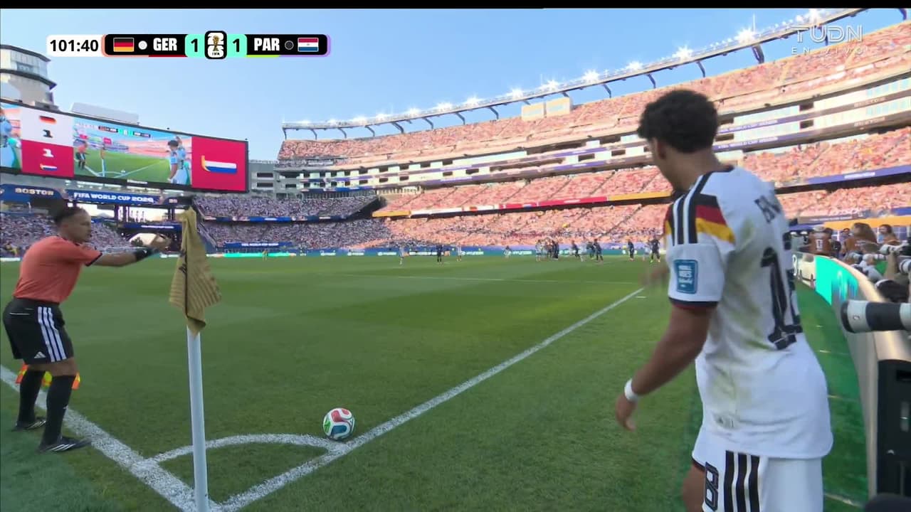 ¡GOL!  anota para Alemania. Jonathan Tah