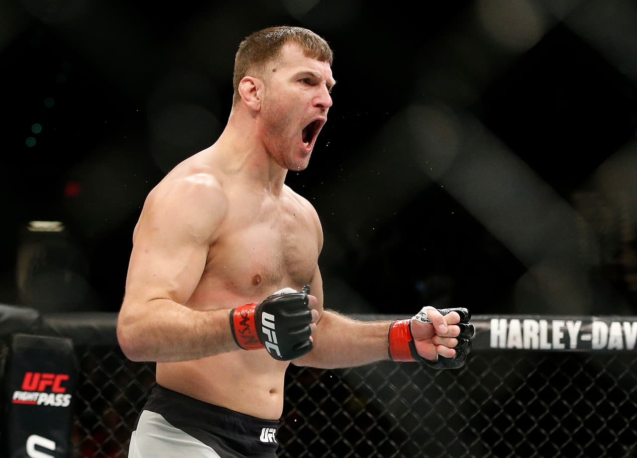 Stipe Miocic noqueó a Alistair Overeem y mantuvo el cinturón pesado en el UFC 203