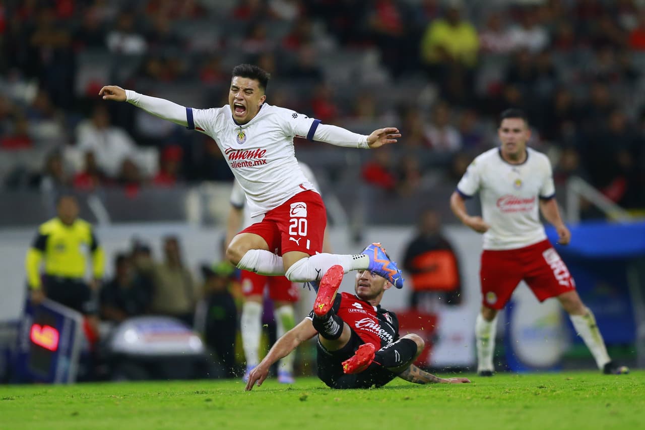 Fernando Beltrán es duda con Chivas para enfrentar al Necaxa 