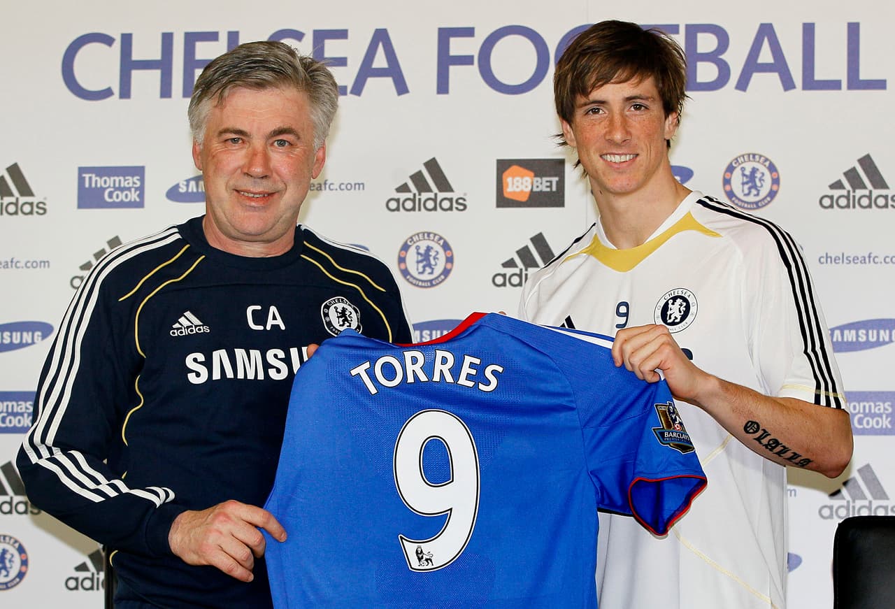 <b>Fernando Torres (2010-2011)</b>
<br>Club de procedencia: Liverpool
<br>Destino: Chelsea
<br>Costo: 58.5 MDE (millones de euros)