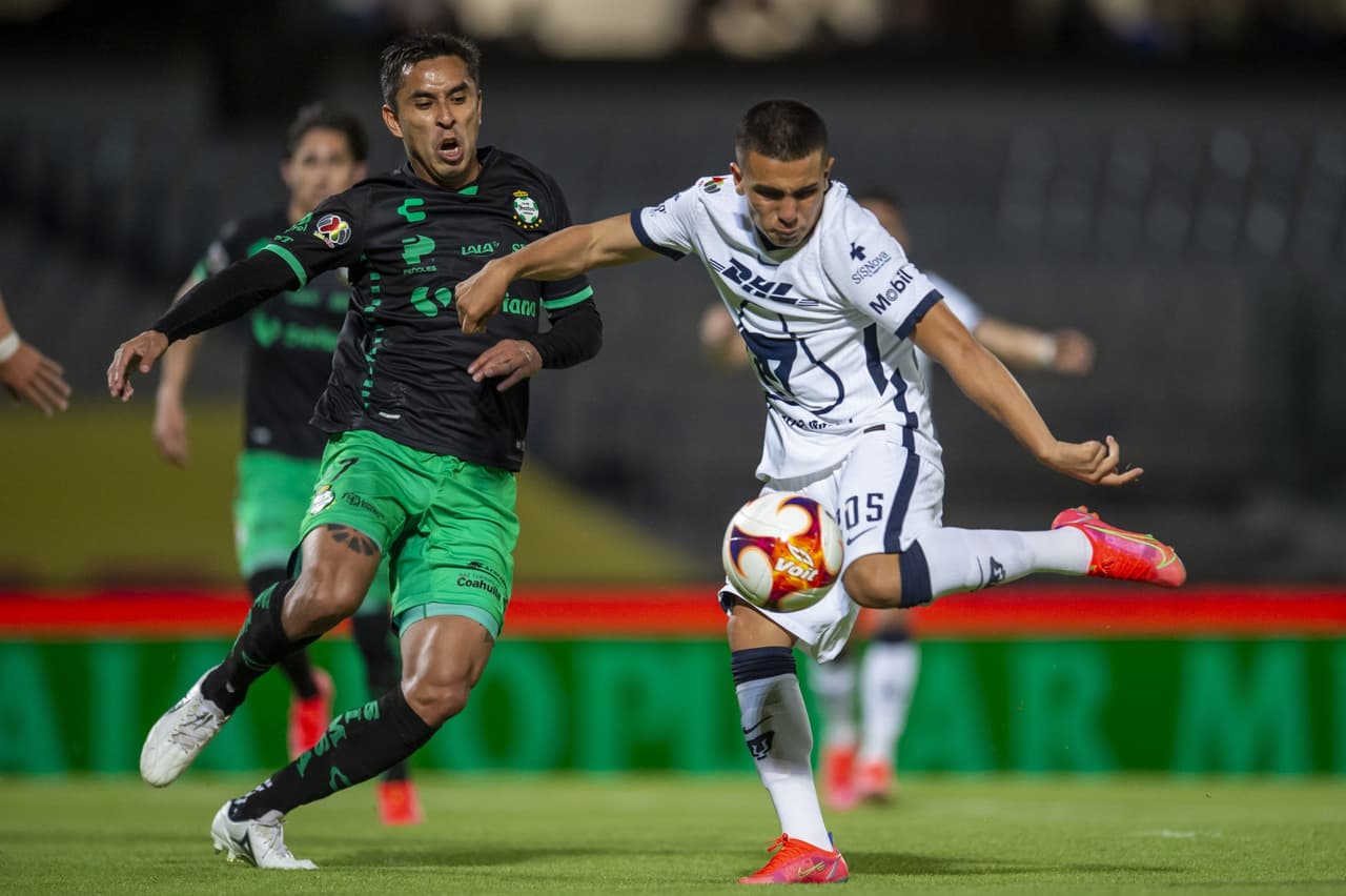 Con gol de Juan Dinenno desde los once pasos, los Pumas vencen 1-0 a Santos y se quedan con los tres puntos. Pumas rompe una mala racha de seis partidos sin ver la victoria y Santos se queda en la quinta posición del torneo.