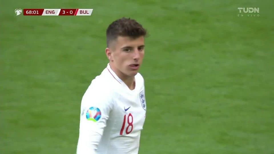 Tiro desviado de Mason Mount