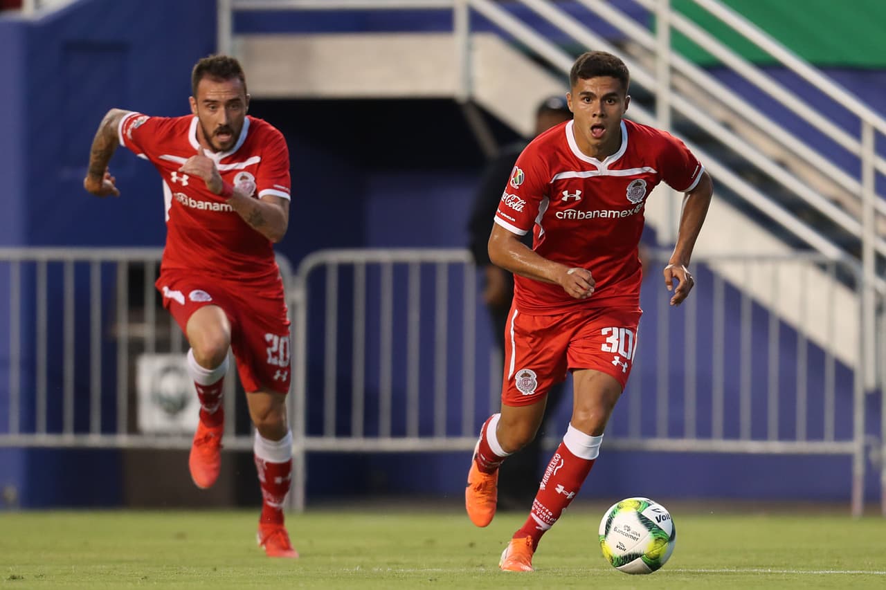 Los Esmeraldas del León se impusieron en la tanda de penaltis 4-3 a los Diablos Rojos del Toluca en partido amistoso, llevado a cabo en el Cotton Bowl, en Dallas, Texas. Este partido de preparación para ambos equipos, de cara al venidero Torneo de Apertura 2019 de la Liga MX, terminó 4-4 en su tiempo regular, aunque los choriceros tuvieron que remontar tres goles de déficit para forzar la definición desde los 11 pasos.