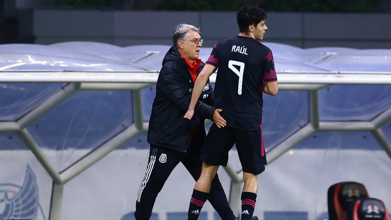 Lesión de Raúl Jiménez no altera planes de ‘Tata’ Martino