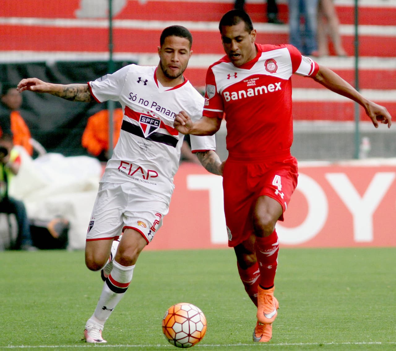 Paulo Da Silva, Toluca. El jugador, de 36 años de edad, ha jugado con 13 clubes durante su carrera. El defensa está de regreso con el Toluca, donde jugó del 2003 al 2009.