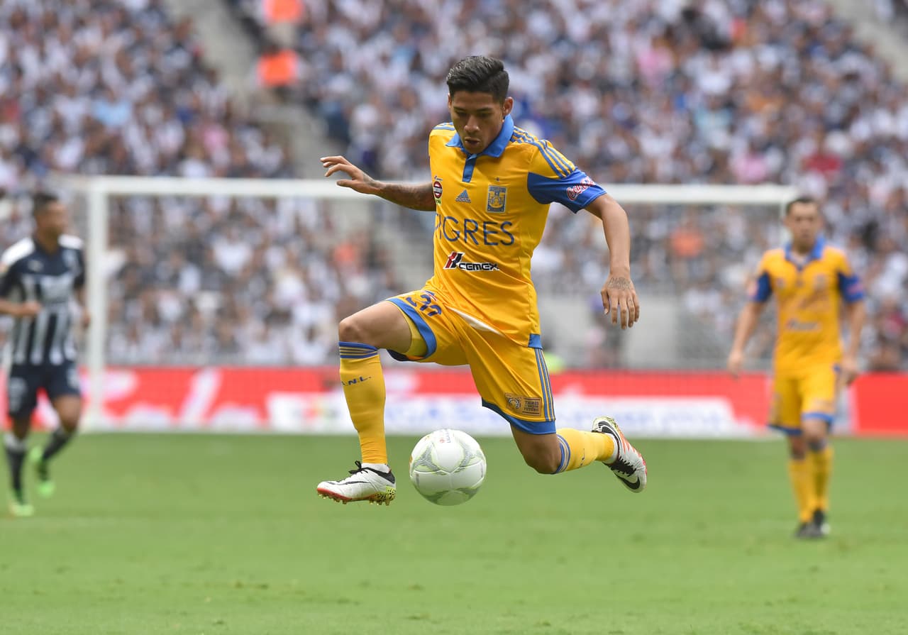 Javier Aquino, Tigres. Después de pasar tres años en España, Aquino regresó a la Primera División de México en el 2015 con los Tigres. Desde su regreso a México, Aquino ha marcado siete goles en 25 partidos.