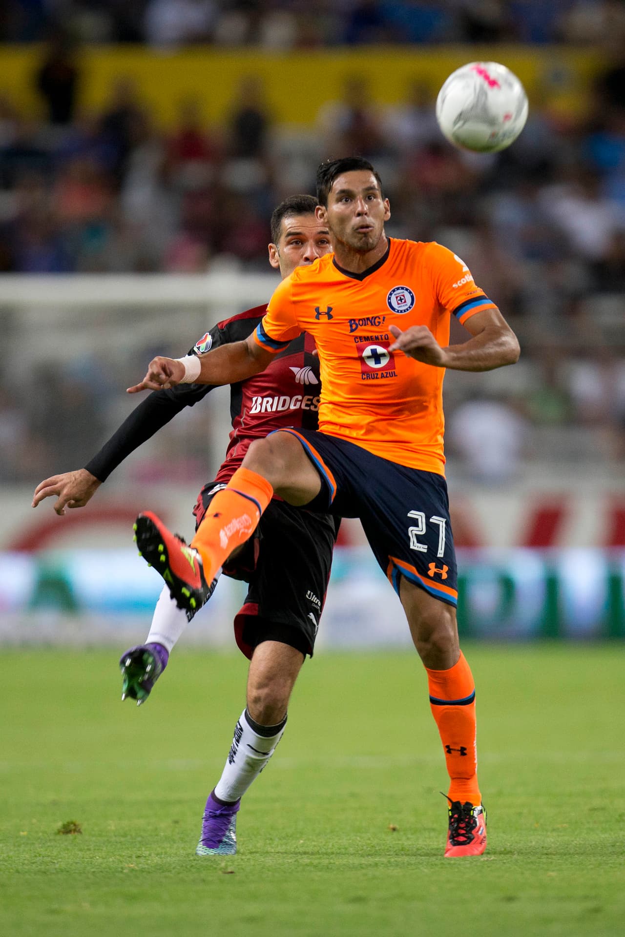 Jorge Benítez, Cruz Azul. Benítez se unió al gigante griego Olympiakos en el 2014, pero pasó el 2015-16 en préstamo con el Cruz Azul. Él anotó nueve goles en 21 partidos con La Máquina, un rendimiento que provocó un fichaje permanente.