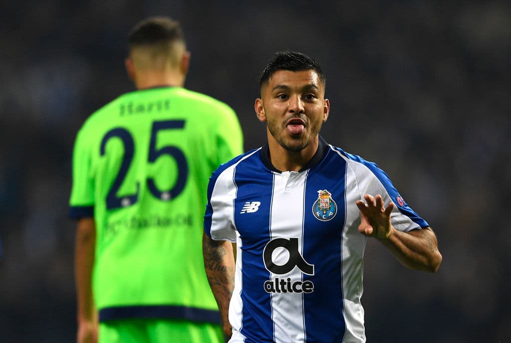 En cotejo del Grupo D de la UEFA Champions League en el Estadio Do Dragao, el FC Porto le hizo los honores al Schalke 04 y lo venció con claridad por 3-1 y son líderes inamovibles del sector.