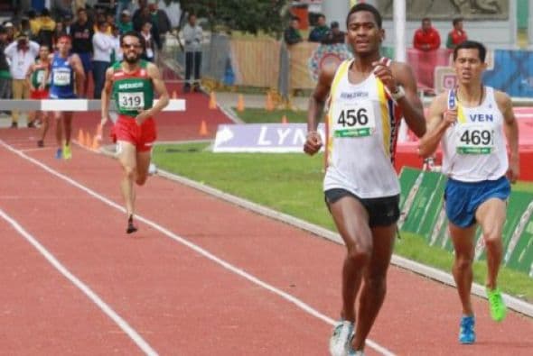 Los mediofondistas venezolanos Marvin Blanco y José Peña conquistaron las medallas de oro y plata de los 3000 metros con obstáculos de los Juegos Centroamericanos y del Caribe Veracruz 2014 (Foto: veracruz2014.mx).