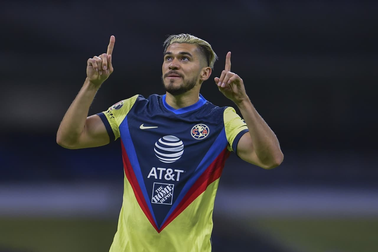 Henry Martín exhibe a Peláez y le dice que no irá a Chivas