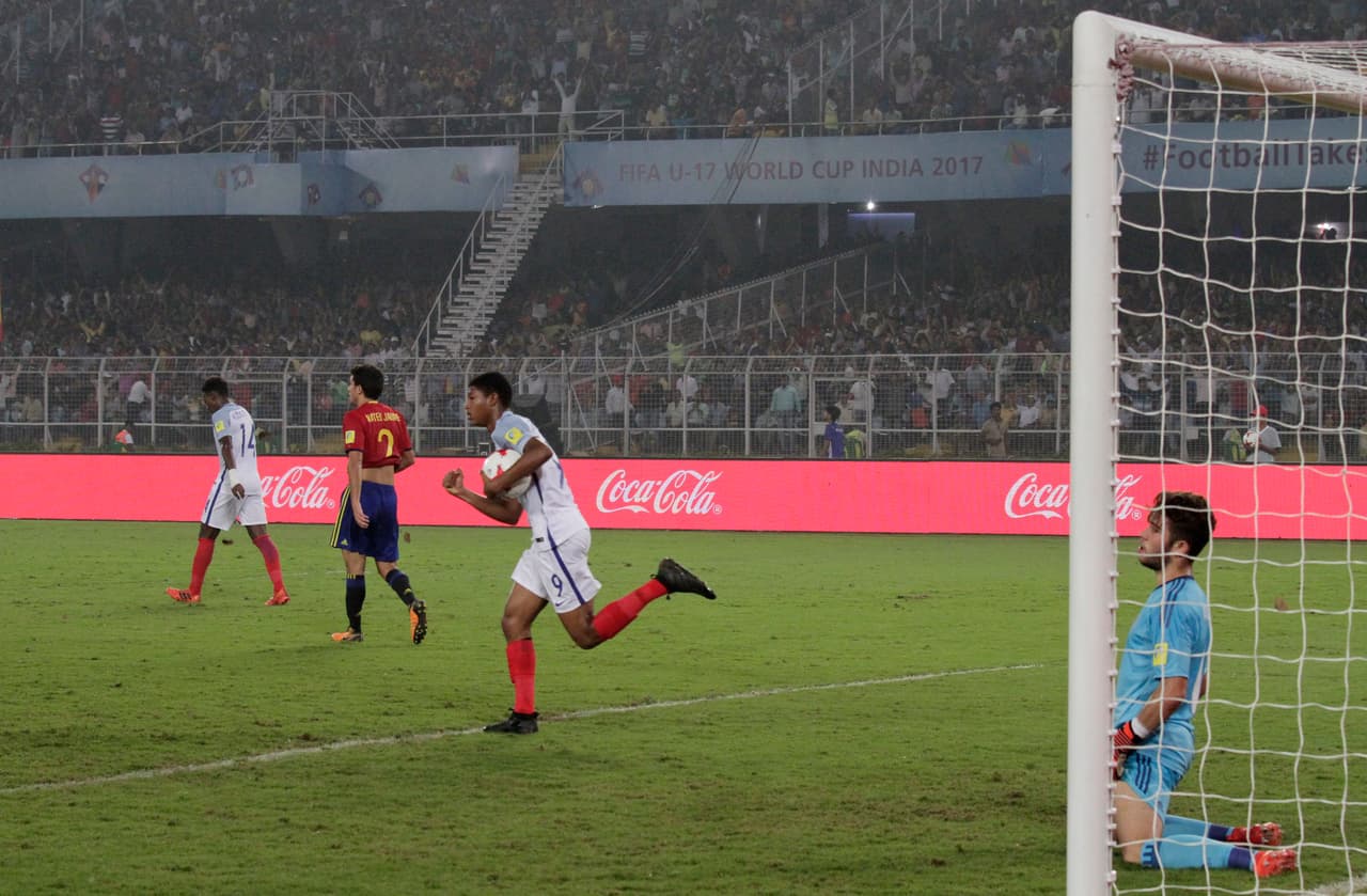 Además, se consolidaba como el goleador de la selección de Inglaterra y del torneo con 7 anotaciones.