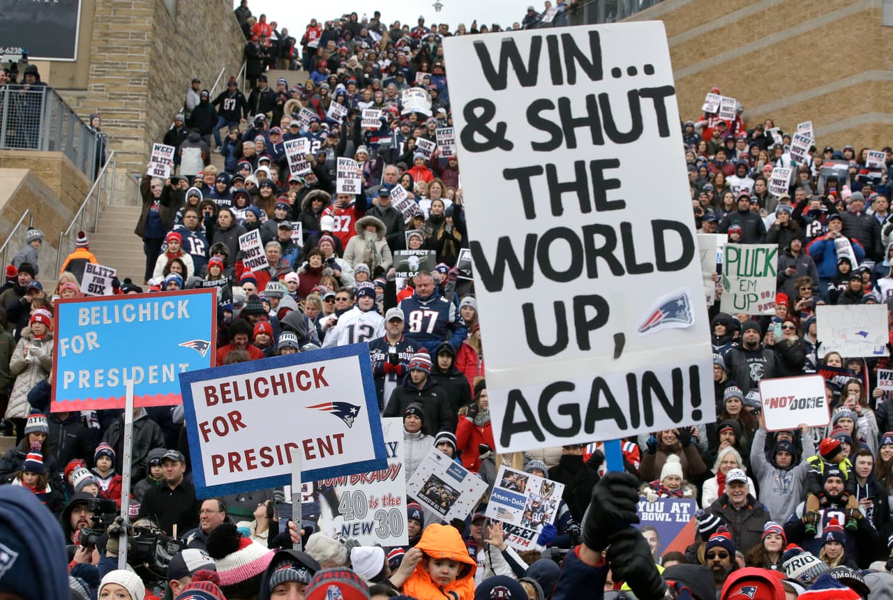 Antes de viajar a Minneapolis, la afición de New England se dio cita en el Gillete Stadium.