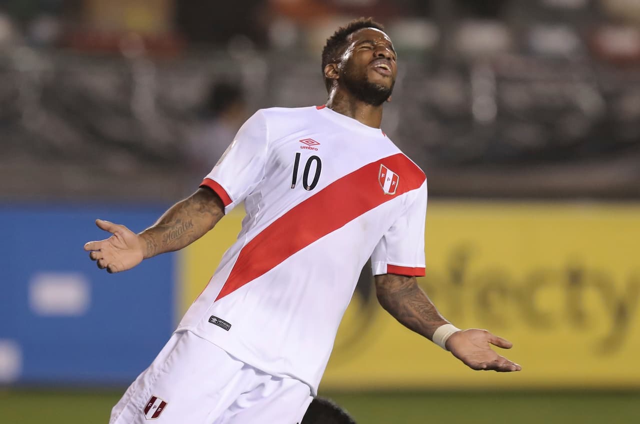LIMA, PERU - AUGUST 31: Jefferson Farfan of Peru reacts during a match between Peru and Bolivia as part of FIFA 2018 World Cup Qualifiers at Monumental Stadium on August 31, 2017 in Lima, Peru. (Photo by Daniel Apuy/Getty Images)